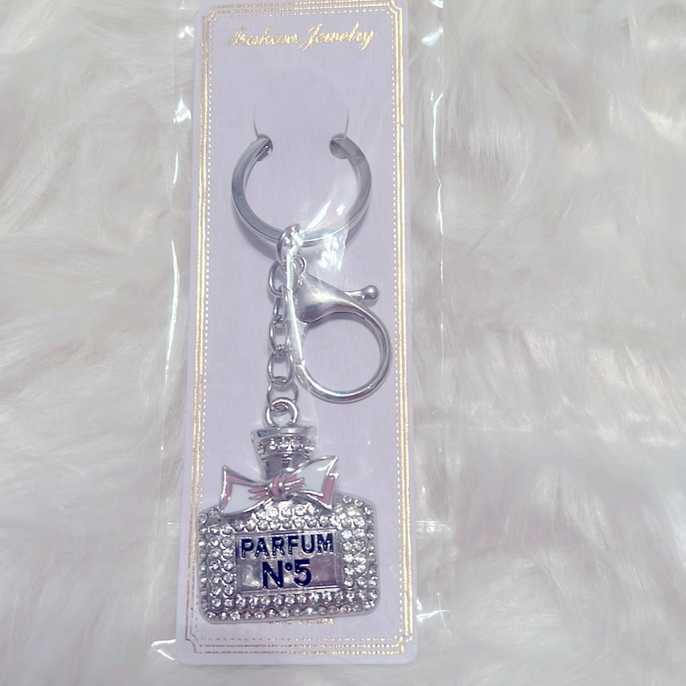 NWOT Silver toned Parfumerie No 5 Key/ Bag Charm